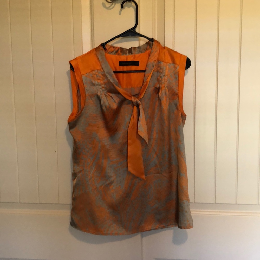 Gray and orange work tank top.